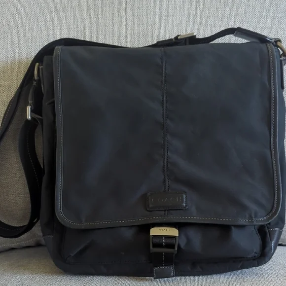 Coach Black Messenger Bag with Adjustable Strap - Picture 3 of 15